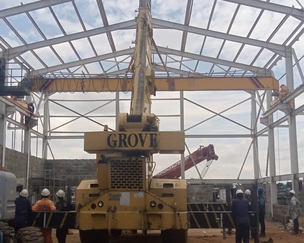 crane gantry installation-heavy duty crane-steel fabrication and installation-reinforced concrete-cross braced structures-laterally braced structure-testing-manlift-ppe