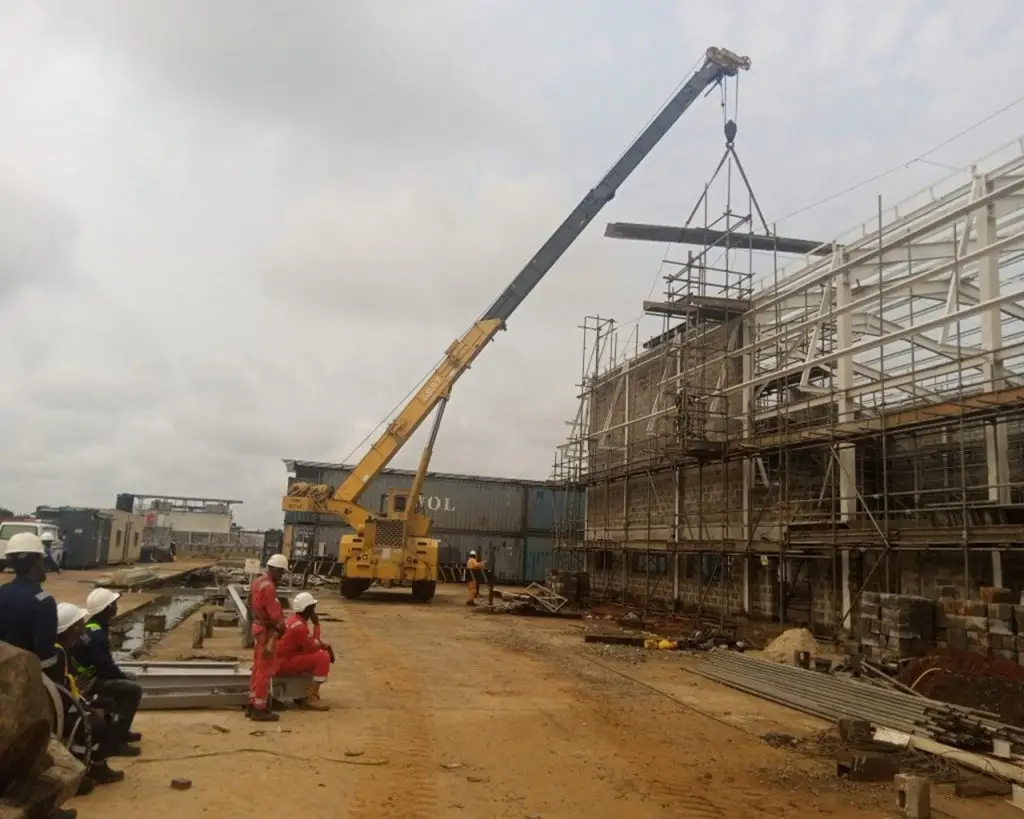 lifting-operation-roof-work-safe-work-area-project-execution-project-monitoring-project-control-project-coord