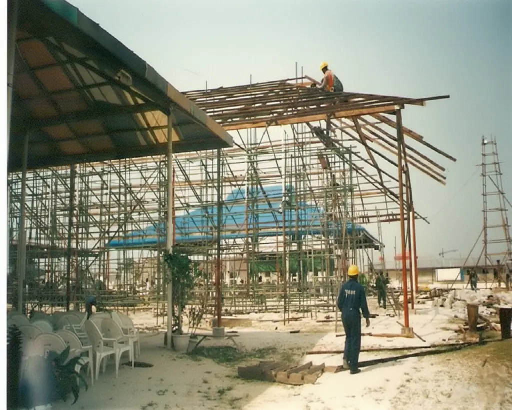 working at height-permit to work-scaffold safety-roof construction-ppe at work-steelwork-tubular construction
